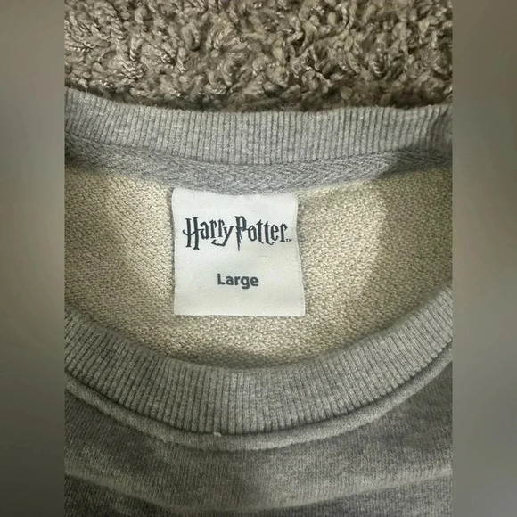 Harry Potter Gryffindor, Team Quidditch Hogwarts Sweatshirt. Used, Size Large! - Picture 6 of 8